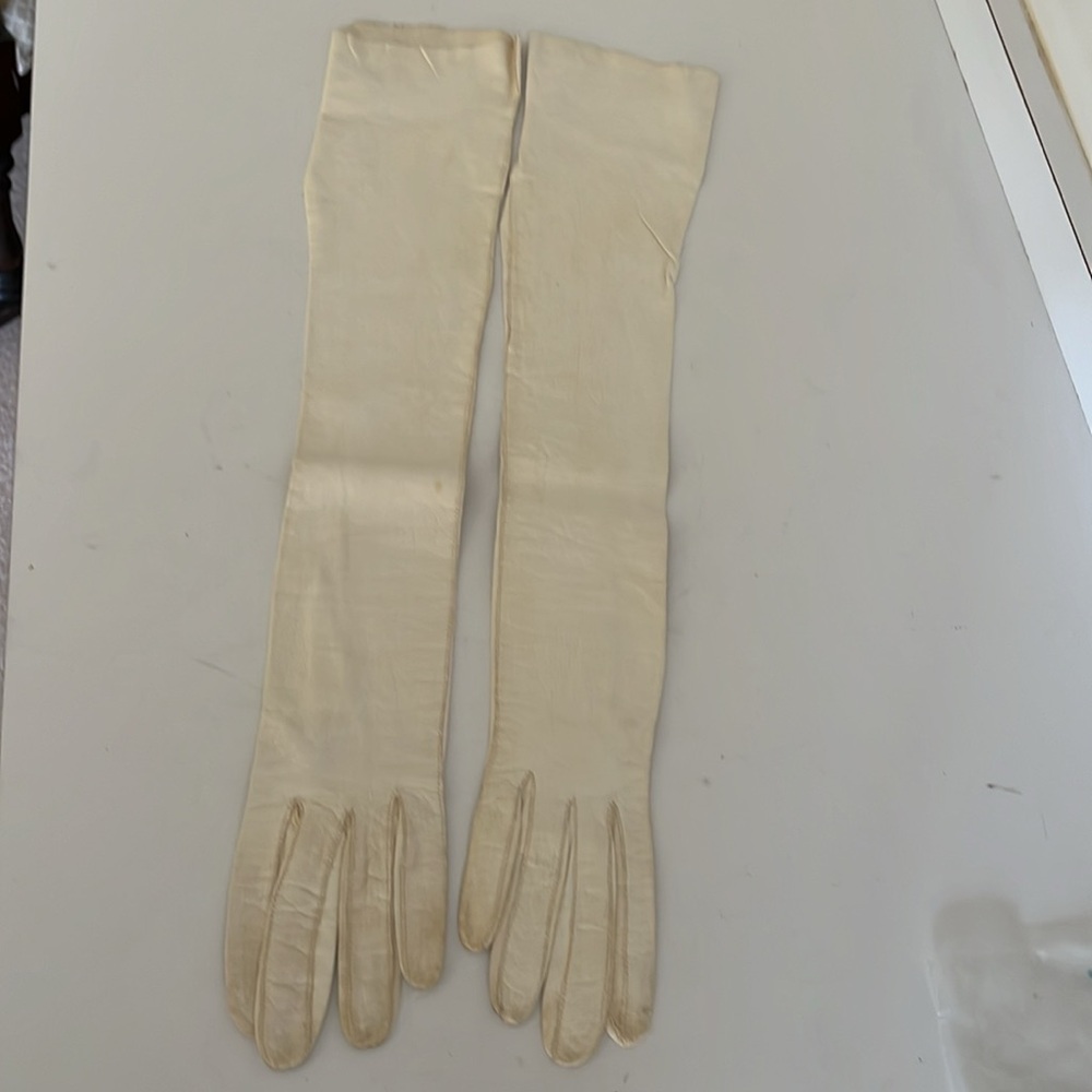 Vintage Grenoble Ladies long cream French Kid gloves. Original Packaging